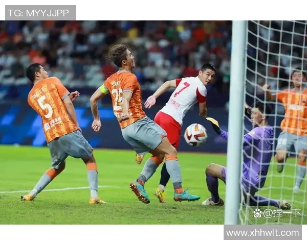 足球明星意外事故引发关注视频曝光引发球迷热议与反思