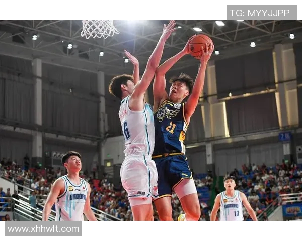 CBA激战广州队迎战青岛队双方全力争胜展现篮球魅力与团队精神 CBA激战广州队迎战青岛队双方全力争胜展现篮球魅力与团队精神